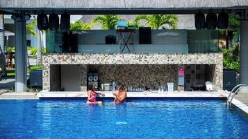 2 bares, bar en la piscina, bar junto a la piscina