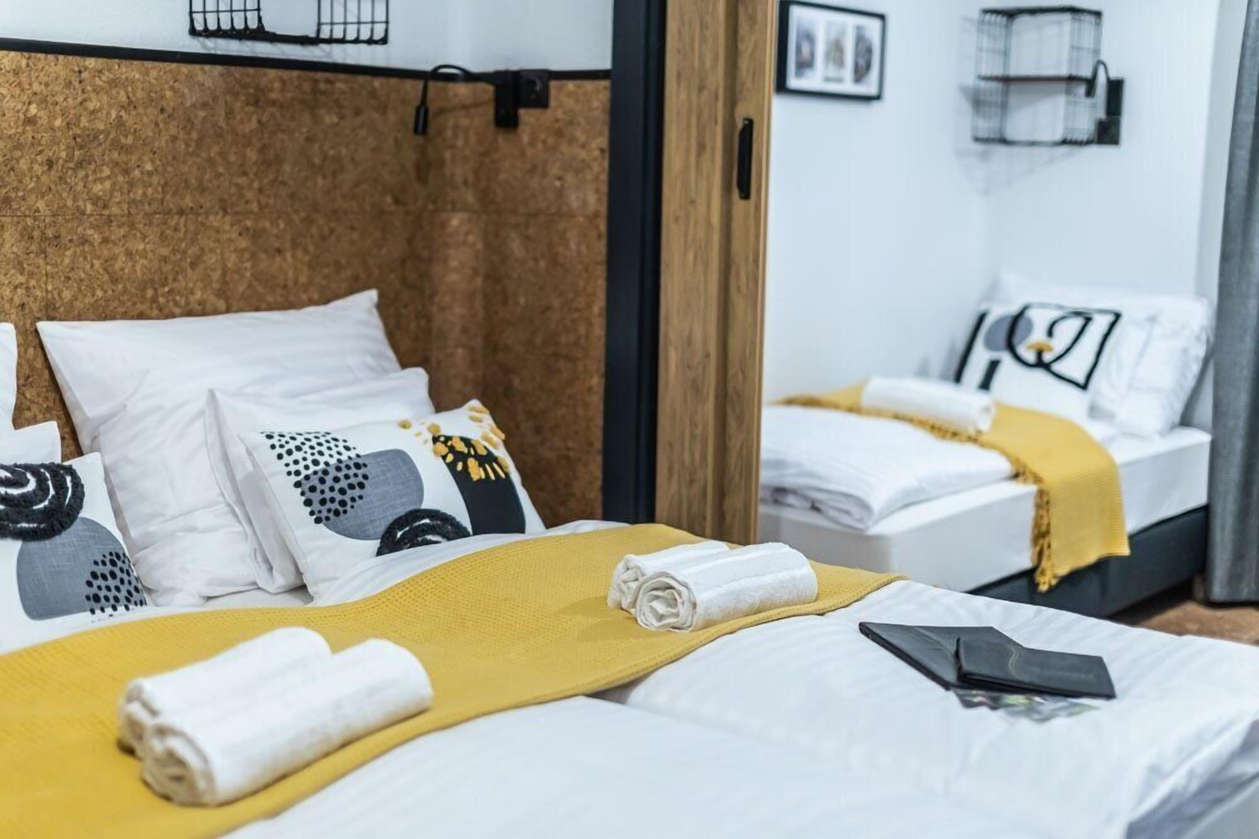 Family Room | Travel crib, free WiFi