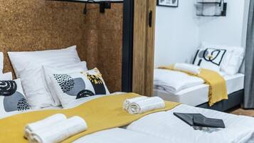 Family Room | Travel cot, free WiFi