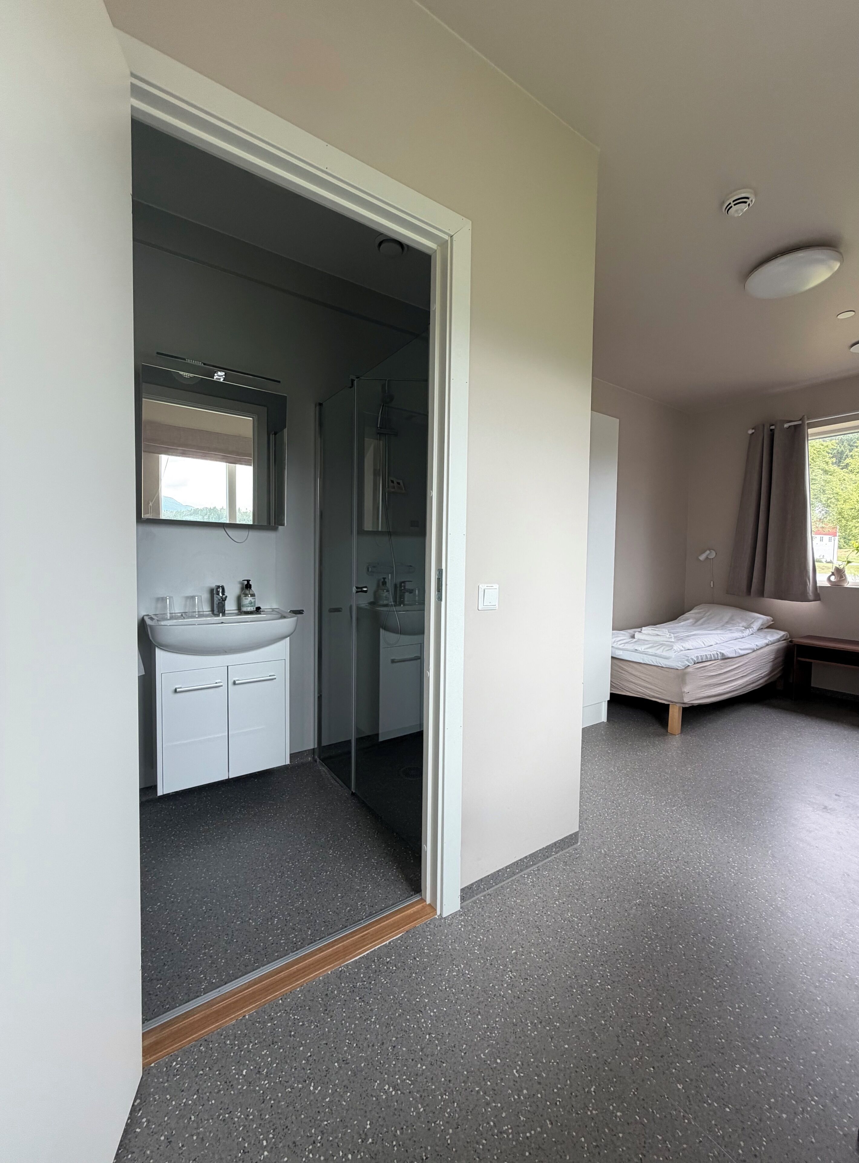 Single Room, 1 Twin Bed | Desk, laptop workspace, free WiFi, bed sheets
