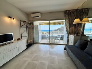 TV - Lovely studio in Marina Baie des Anges (Villeneuve-Loubet)
