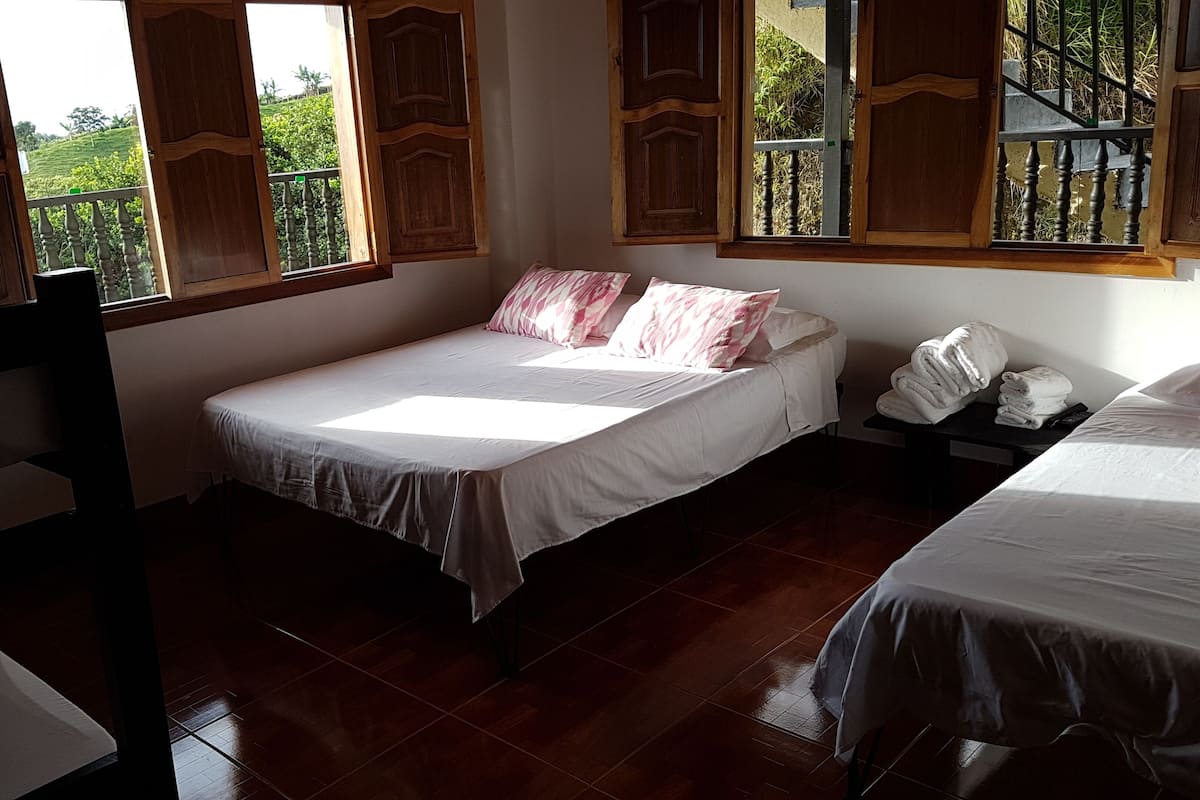 Family Room | Dilengkapkan perabot secara berasingan, Wi-fi percuma, cadar katil