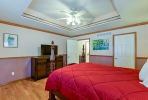 5 bedrooms, iron/ironing board, free WiFi, bed sheets - 5-Bedroom House Next to Silver Dollar City (Branson)