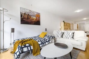 Iron/ironing board, WiFi, bed sheets, wheelchair access