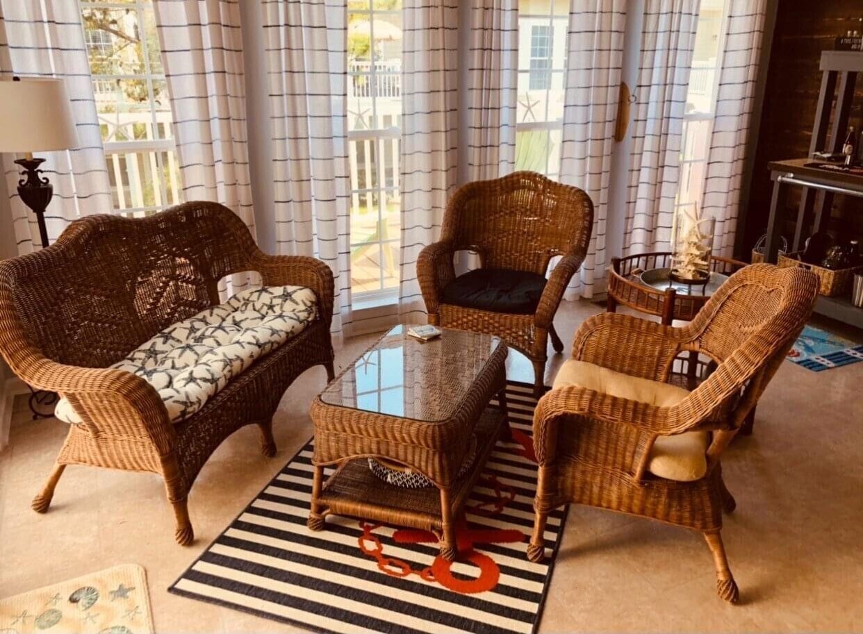 Älytelevisio, DVD-soitin, pöytäjalkapallopöytä, stereot