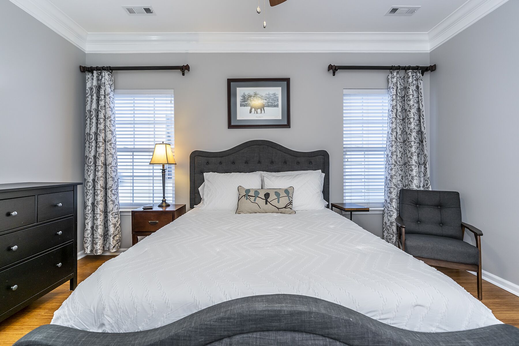 3 habitaciones, escritorio, tabla de planchar con plancha y wifi gratis 