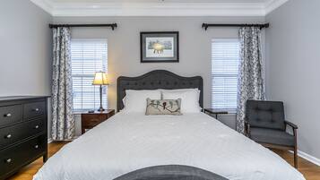 3 habitaciones, escritorio, tabla de planchar con plancha y wifi gratis