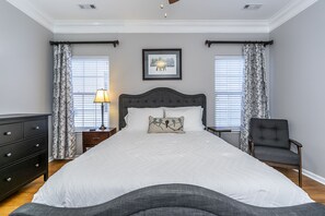 3 soverom, skrivebord, strykejern/-brett og wi-fi (inkludert)