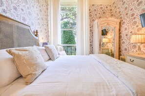 1 bedroom, desk, iron/ironing board, free WiFi - Apartment 2 - The Muntham Luxury Holiday Apartments. One bed apartment on the ground floor. (Torquay)