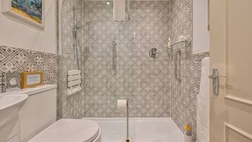 Secador de pelo y toallas