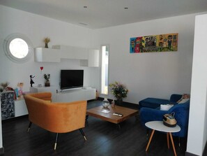 Smart TV, video games, books