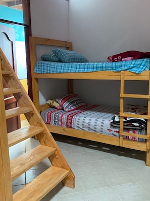 Economy Shared Dormitory, Multiple Beds, Accessible, Hot Tub | Down comforters, desk, bed sheets - centro turístico ambiaku - Hostel (Colón)