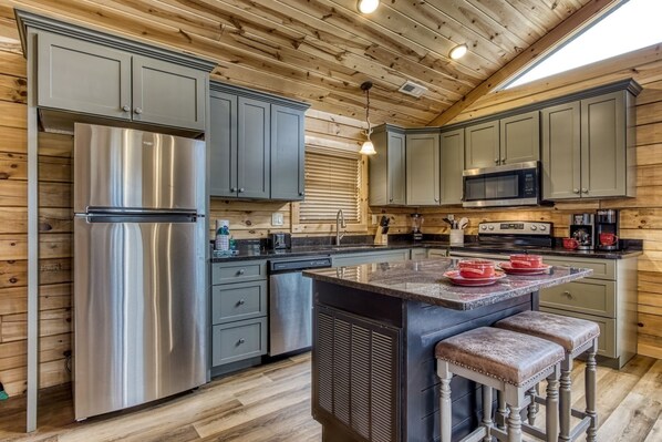 Cabaña, 3 habitaciones | Cocina privada | Refrigerador, horno y cafetera y tetera 