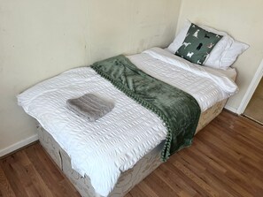 3 bedrooms, free WiFi, bed sheets