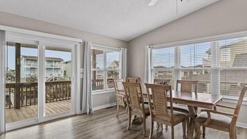 House, 3 Bedrooms | Dining