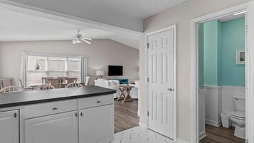 Casa, 3 habitaciones | Cocina privada | Refrigerador, horno, cafetera y tetera y tostadora