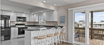 Life Of Sea-renity / 112 Burlington Street 3 Bedroom Home by Redawning