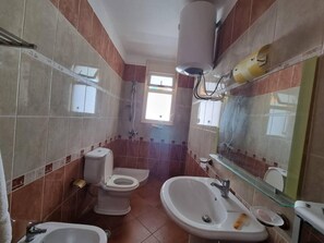 Apartment | Bathroom - Lungomare Daily Apartment Beachfront (Vlorë)