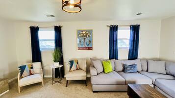Smart TV, fireplace