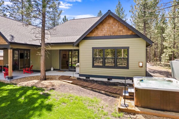 House, 4 Bedrooms | Property grounds
