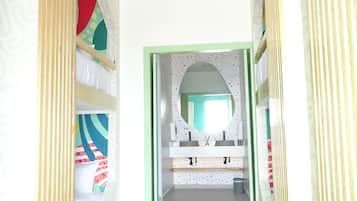 Habitación económica, varias camas | Caja fuerte, decoración individual, mobiliario individual y wifi gratis