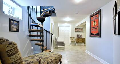 5 bedroom with 5 beds and 2 bathrooms