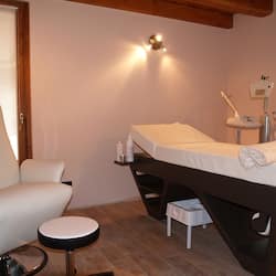 Een sauna, een bubbelbad, een stoombad, een Turks bad/hammam