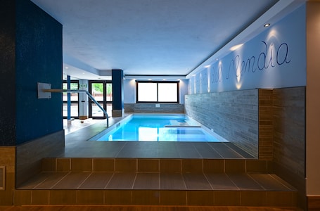 Una piscina techada