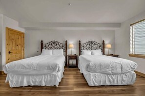 2 habitaciones, escritorio, tabla de planchar con plancha y wifi