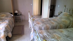 7 Schlafzimmer, Bügeleisen/Bügelbrett, Reisekinderbett, kostenloses WLAN