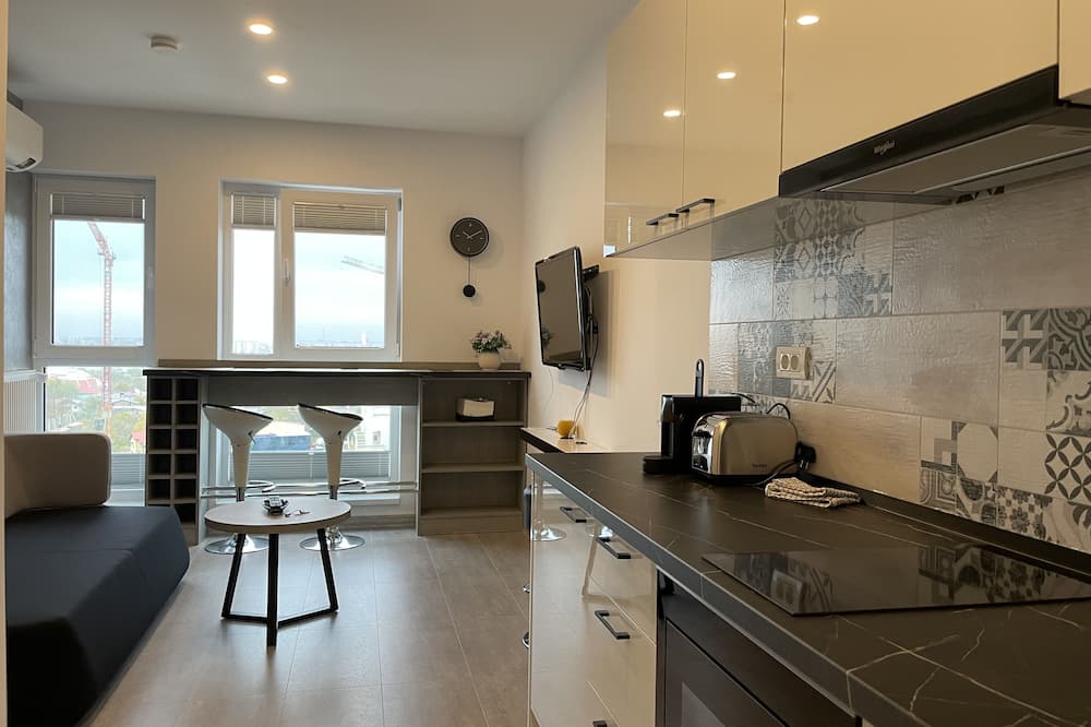 Beautiful Penthouse Lakeview W18