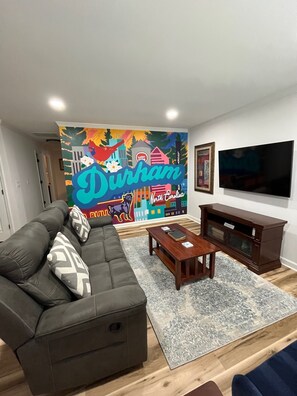 Smart TV - 2BR Durham/West End House with Spare Room (Durham)