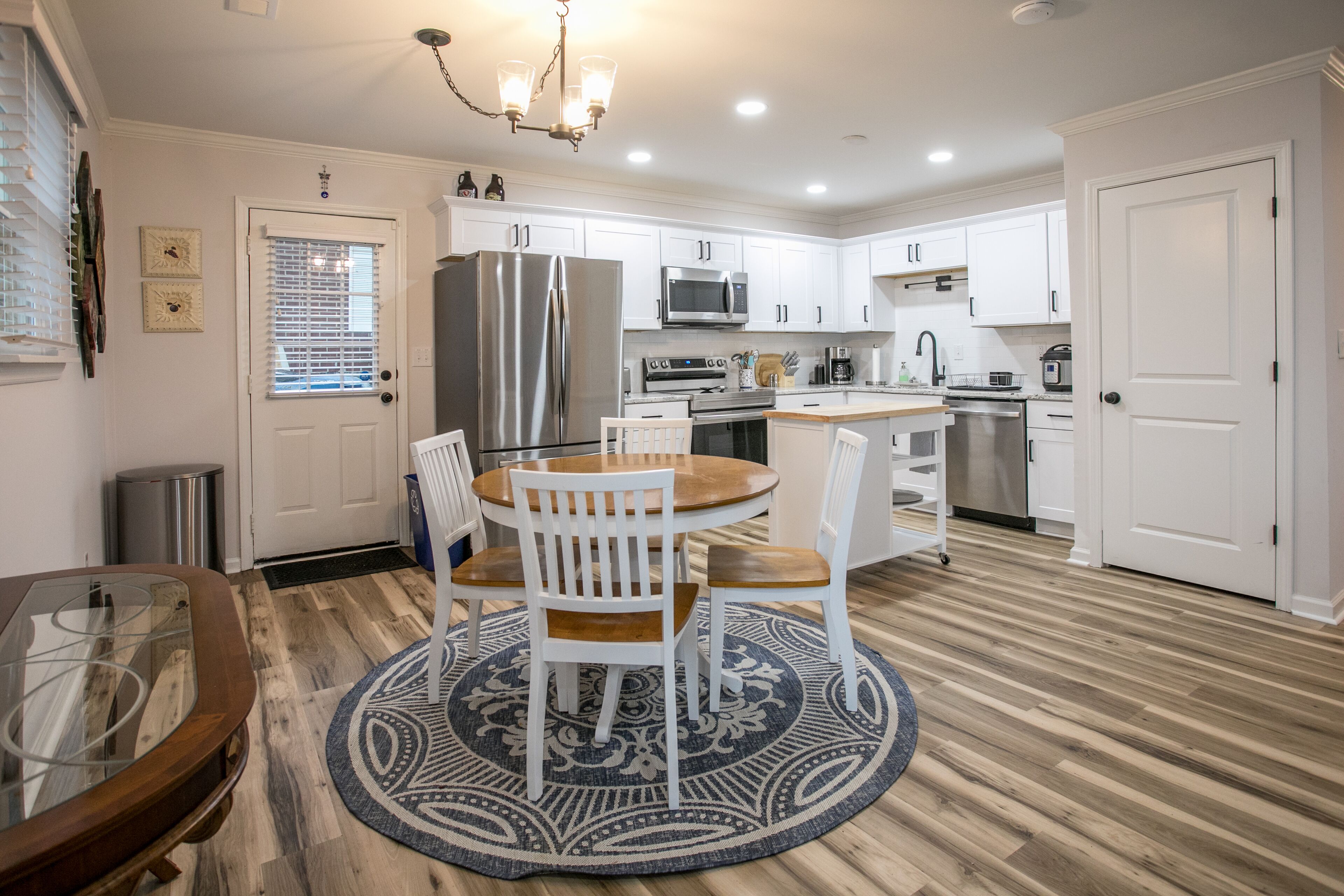 Refrigerador, microondas, horno, placa de cocina