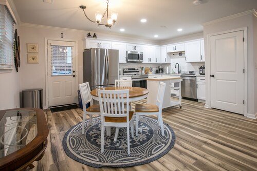 2BR Durham/West End House with Spare Room