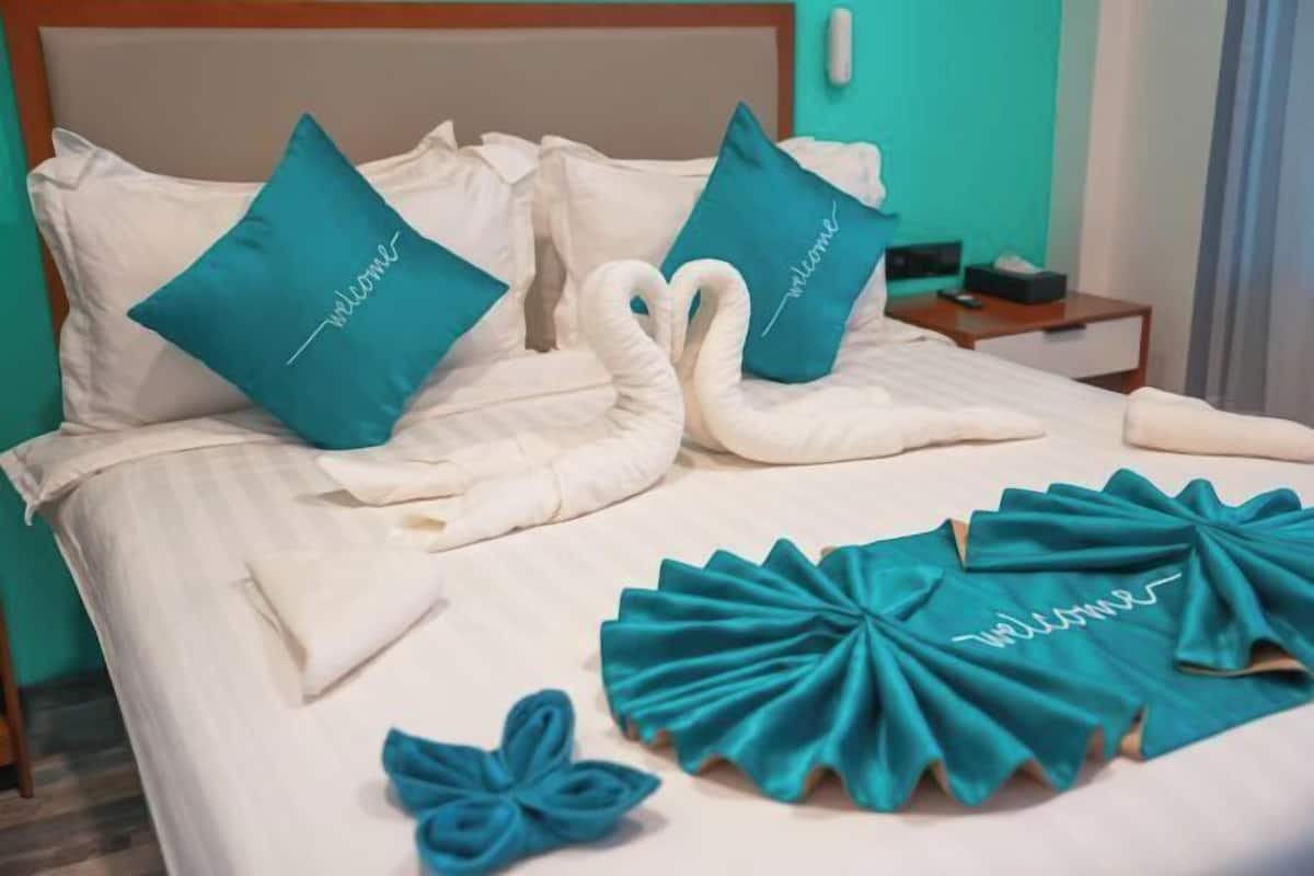 1 bedroom, premium bedding, minibar, in-room safe