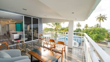 Familien-Suite, 2 Schlafzimmer, Whirlpool, Meerblick | Terrasse/Patio