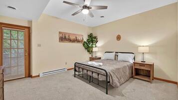 5 bedrooms, iron/ironing board, WiFi, bed sheets