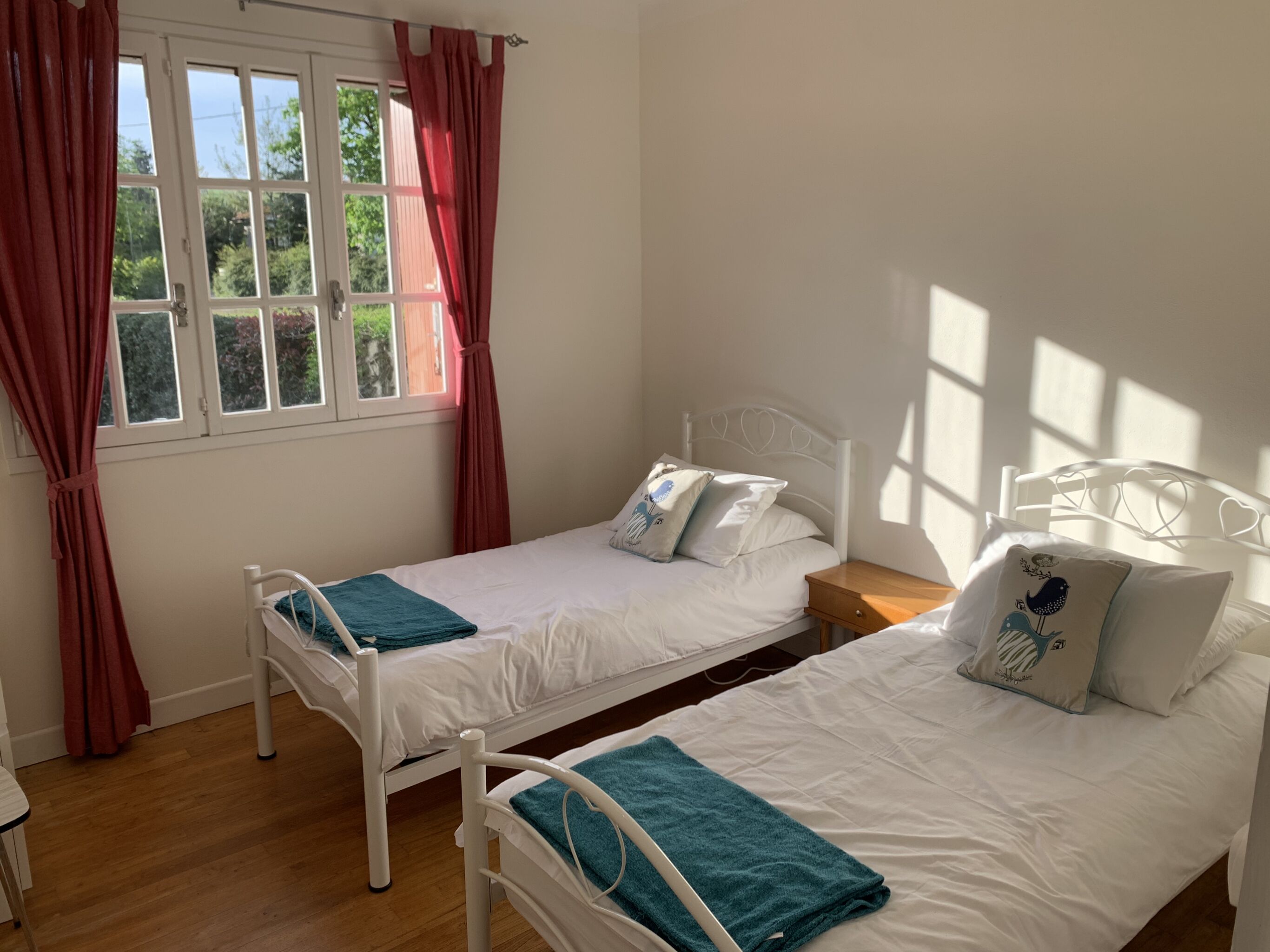 2 chambres, fer et planche à repasser, Wi-Fi gratuit, draps fournis