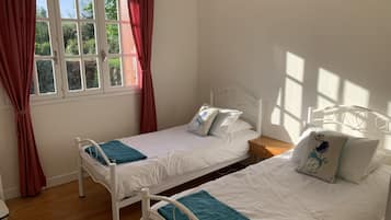 2 chambres, fer et planche Ă repasser, Wi-Fi gratuit, draps fournis