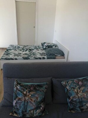 Iron/ironing board, free WiFi