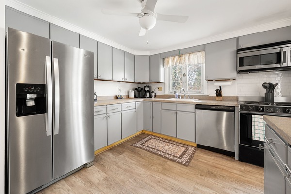 Geladeira, micro-ondas, fogão, cooktop