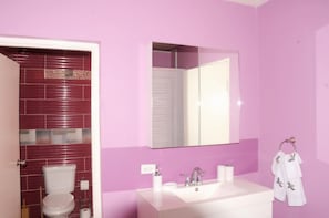 Family Villa, 1 Bedroom | Bathroom - vision with dreams villa (Runaway Bay)