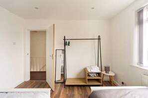 3 Schlafzimmer, Schreibtisch, Bügeleisen/Bügelbrett, kostenloses WLAN