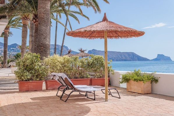 A sunlit outdoor seating area with a view of the sea and mountains. - Altea Beach Front 'Oden 5' < 4 persons (Altea)