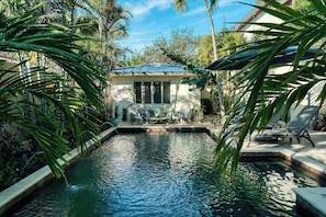 Pool - Charming Studio w/Pool, One Mile to Beach (Lake Worth)