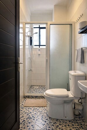 シャワー、タオル、石鹸