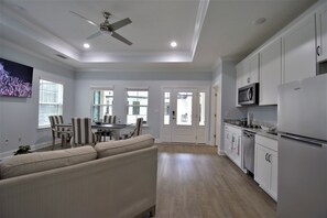 Fridge, microwave, oven, stovetop - New luxury country house, near St Augustine & World golf Village. (St. Augustine)