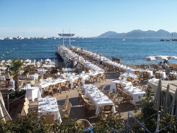 Outdoor dining - Centre Ville, Quartier Historique, 200m Plages de Sable (Cannes)