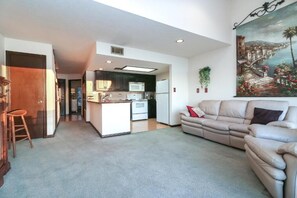 Interior - Resort Attractions (Willis)