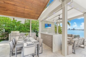 Outdoor dining